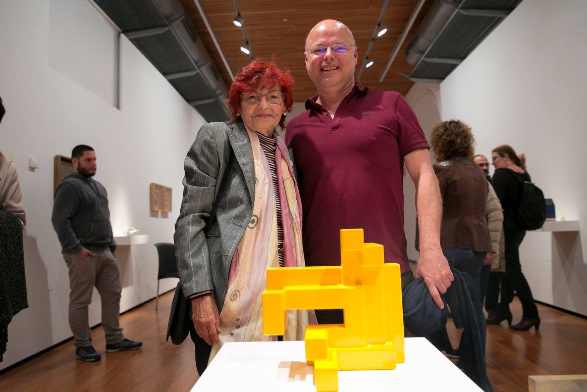 Entre generaciones sobre Tony Gallardo