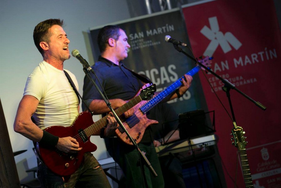 Concierto de Sixto Armas y Los IrresiXtibles