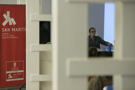 Conferencia de Luis Miranda, dentro de las Jornadas Culturales sobre Corea