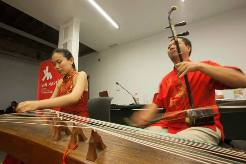 Conferencia de Luis Miranda y concierto de música china